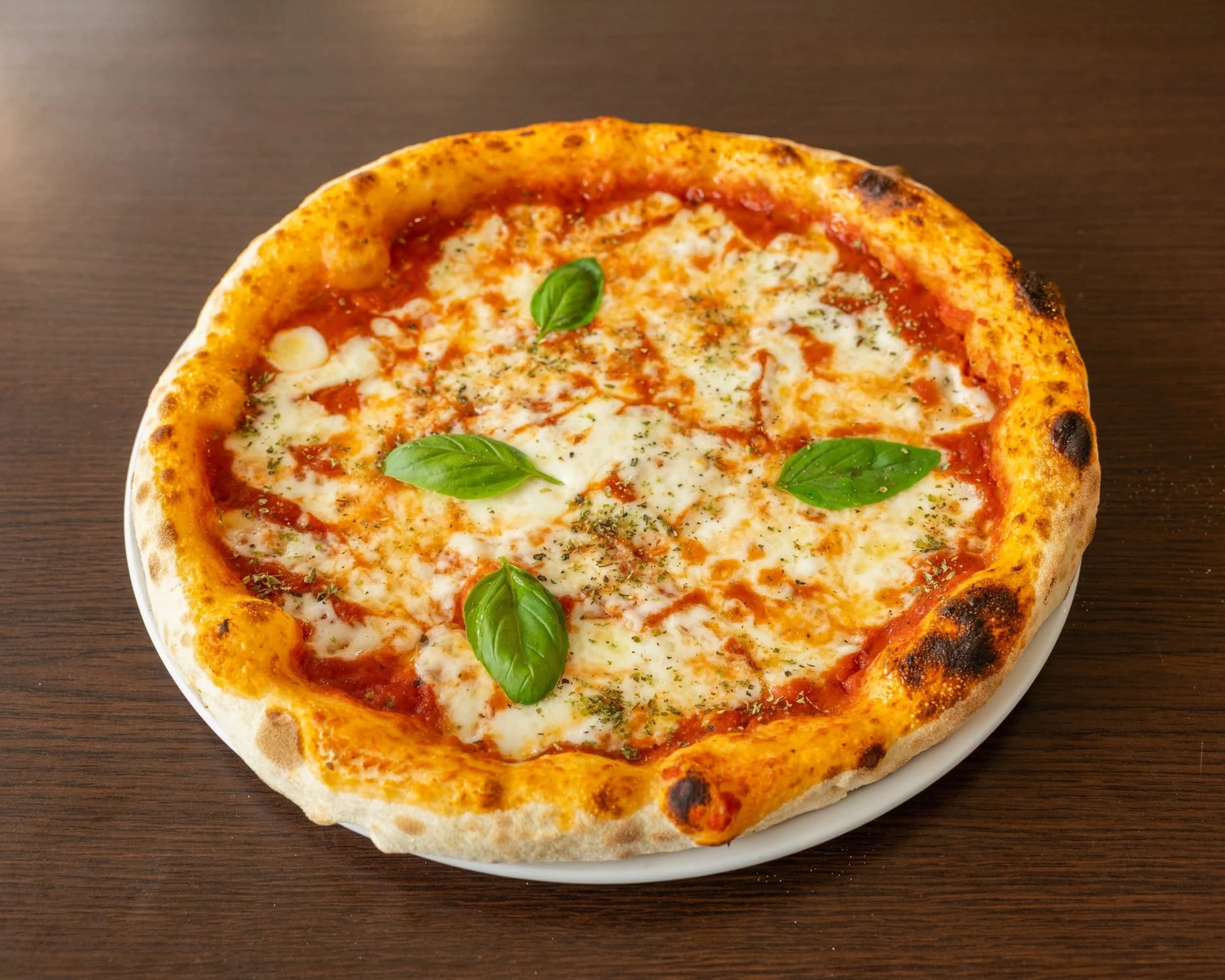 Pizza Marinara mit Tomatensoße und Oregano